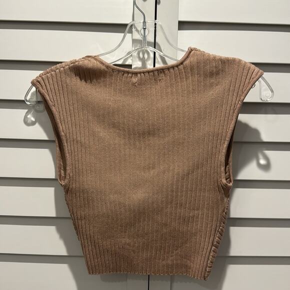 Rivals + Resilience NWT Rib Cropped Twisted Front Top. - Picture 3 of 5